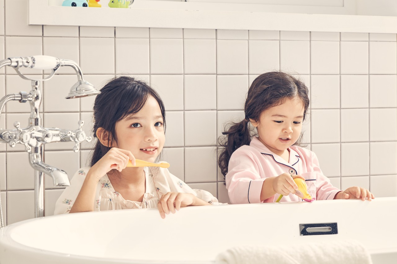 Bàn Chải Đánh Răng Cho Bé Từ 6 Tháng Tuổi Bristik ICE Step 1 – Màu Cam