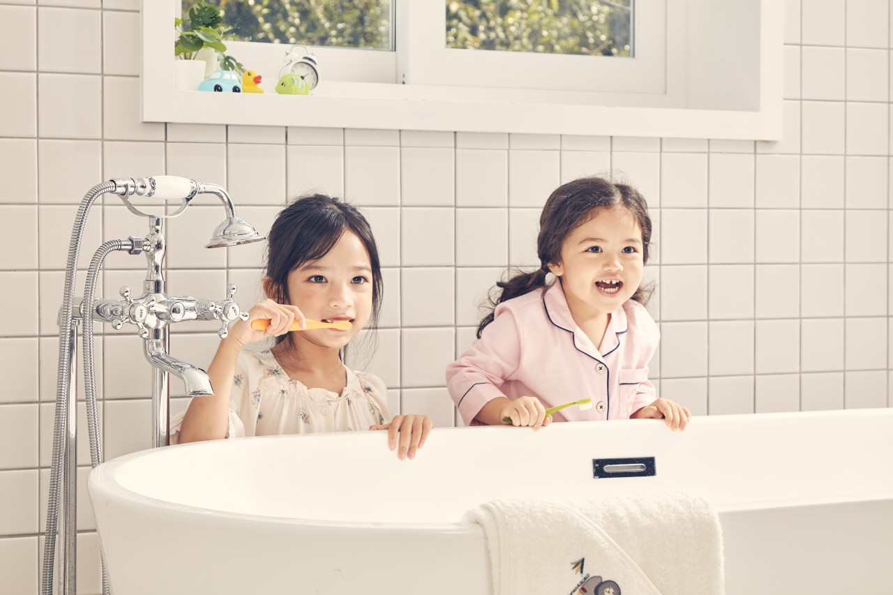 Bàn Chải Đánh Răng Bristik ICE Step 2 Cho Bé – Màu Cam